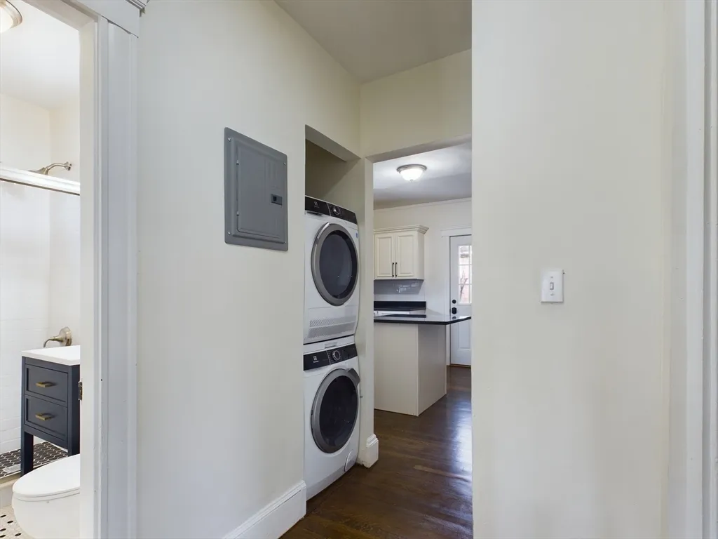 3 bed, 2 bath apartment for rent at 160 Williams St Unit 2, Jamaica Plain — photo 3 of 10