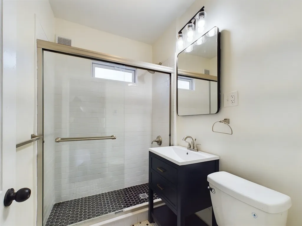 3 bed, 2 bath apartment for rent at 160 Williams St Unit 2, Jamaica Plain — photo 9 of 10