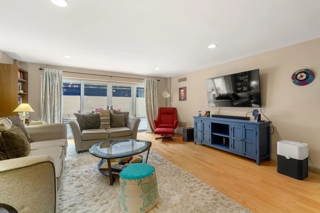 1 bed, 1 bath apartment for rent at 1600 Beacon St Unit 205, Brookline — photo 2 of 10