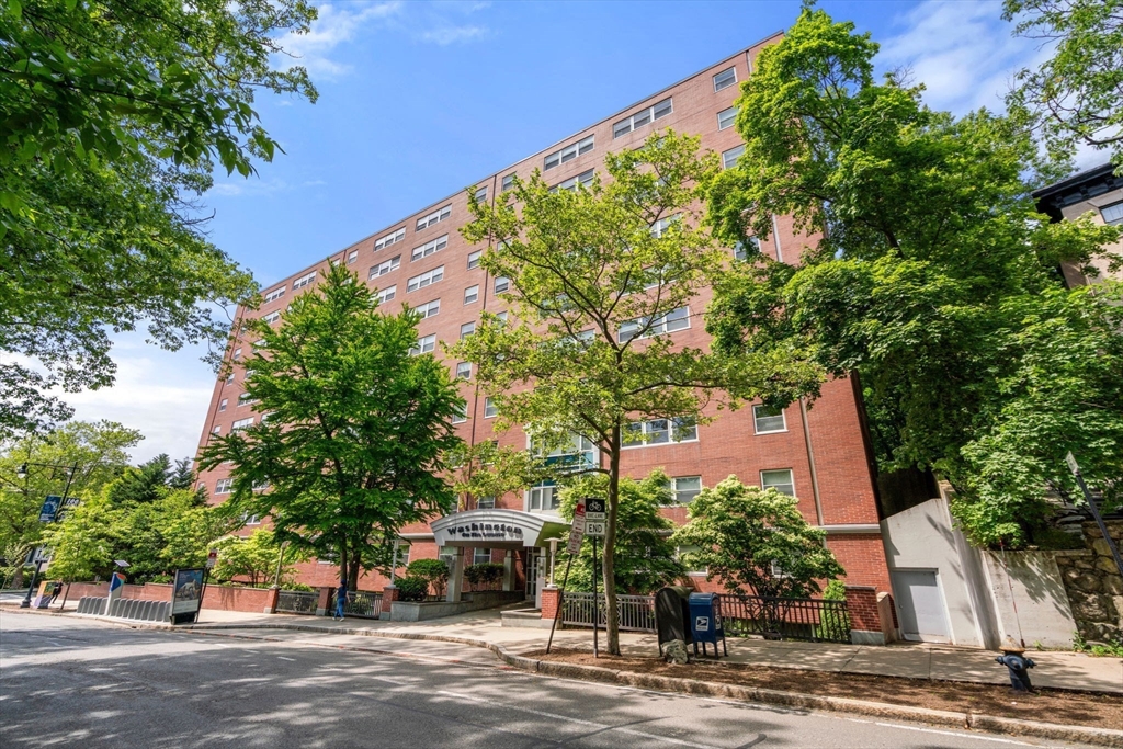1 bed, 1 bath apartment for rent at 1600 Beacon St Unit 807, Brookline — photo 2 of 14