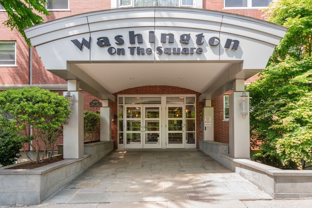 1 bed, 1 bath apartment for rent at 1600 Beacon St Unit 807, Brookline — photo 1 of 14