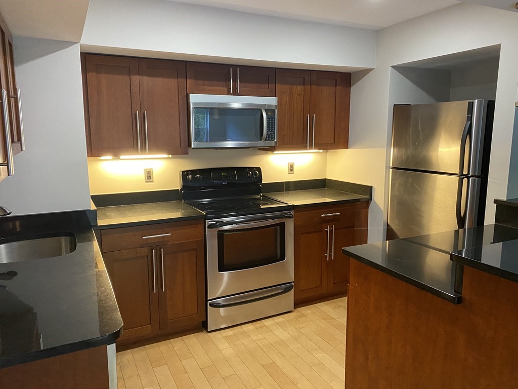 2 bed, 2 bath apartment for rent at 1600 Beacon Unit 611, Coolidge Corner — photo 3 of 12