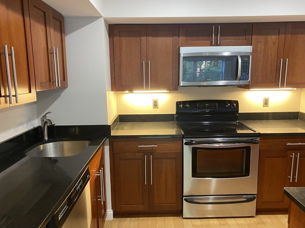 2 bed, 2 bath apartment for rent at 1600 Beacon Unit 611, Coolidge Corner — photo 2 of 12