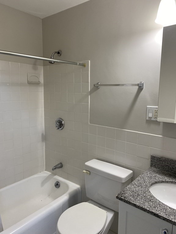 2 bed, 2 bath apartment for rent at 1600 Beacon Unit 611, Coolidge Corner — photo 9 of 12
