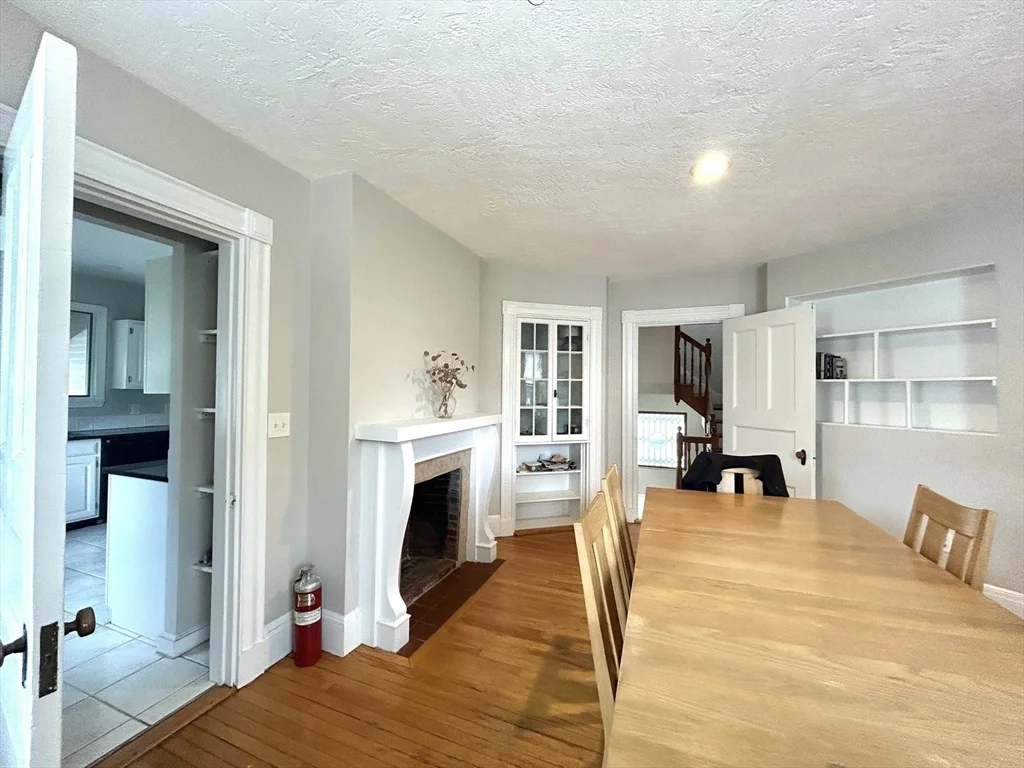 4 bed, 2 bath apartment for rent at 1601 Centre St Unit -, Newton — photo 7 of 23