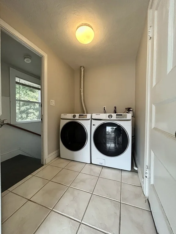 4 bed, 2 bath apartment for rent at 1601 Centre St Unit -, Newton — photo 4 of 23