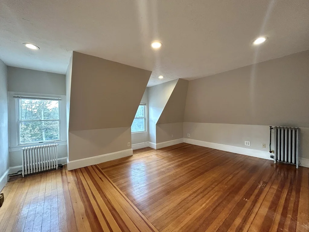 4 bed, 2 bath apartment for rent at 1601 Centre St Unit -, Newton — photo 18 of 23