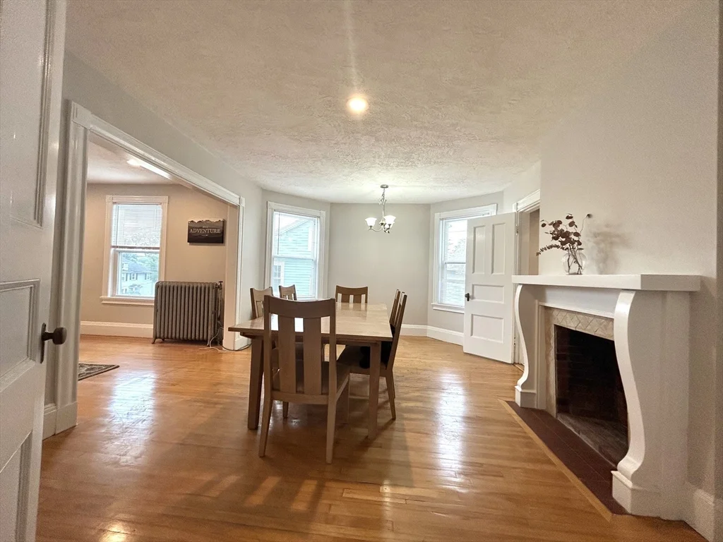 4 bed, 2 bath apartment for rent at 1601 Centre St Unit -, Newton — photo 9 of 23