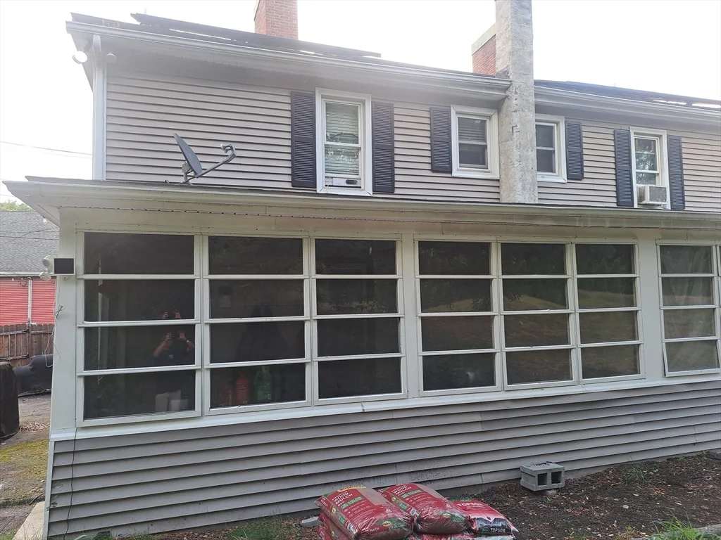 2 bed, 1 bath apartment for rent at 1602 Mammoth Rd Unit 2, Dracut — photo 3 of 16