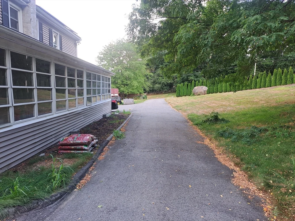 2 bed, 1 bath apartment for rent at 1602 Mammoth Rd Unit 2, Dracut — photo 4 of 16