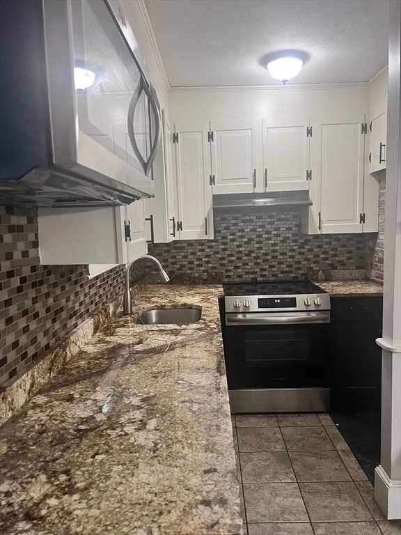 2 bed, 1 bath apartment for rent at 1602 Mammoth Rd Unit 2, Dracut — photo 5 of 16