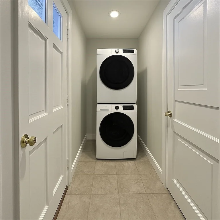 3 bed, 1 bath apartment for rent at 1603 Centre St Unit -, Newton — photo 5 of 8