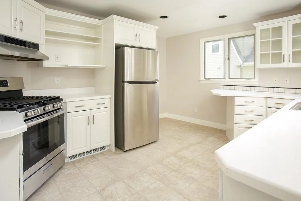3 bed, 1 bath apartment for rent at 1603 Centre St Unit -, Newton — photo 3 of 8
