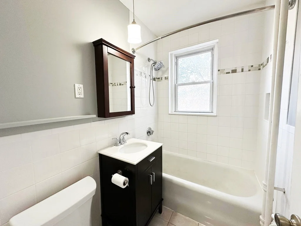 1 bed, 1 bath apartment for rent at 1607 Commonwealth Ave Unit 10, Brighton — photo 9 of 12