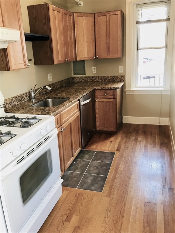 Studio bed, 1 bath apartment for rent at 1607 Commonwealth Ave Unit 12, Brighton — photo 4 of 11