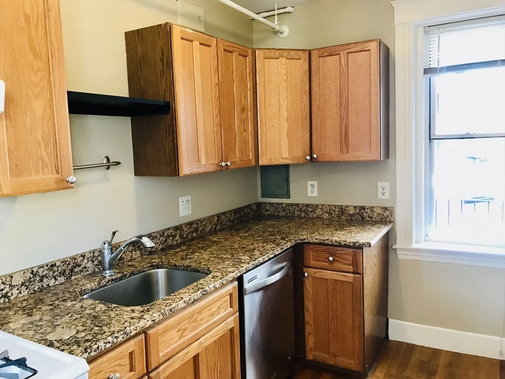Studio bed, 1 bath apartment for rent at 1607 Commonwealth Ave Unit 14, Brighton — photo 5 of 15
