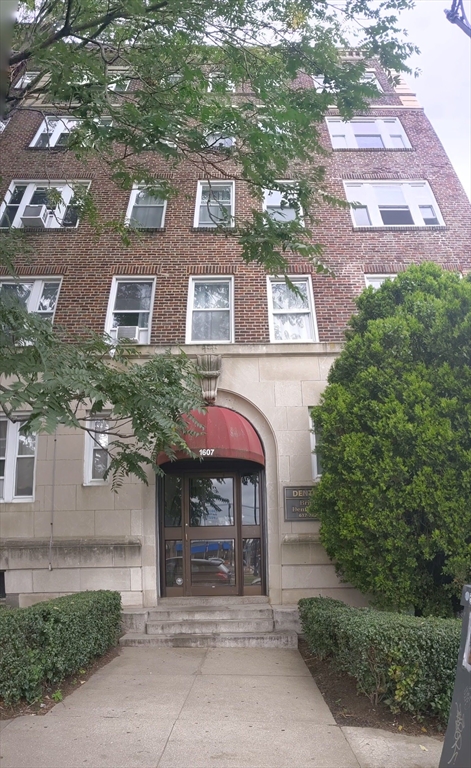 1 bed, 1 bath apartment for rent at 1607 Commonwealth Ave Unit 27, Brighton — photo 8 of 10