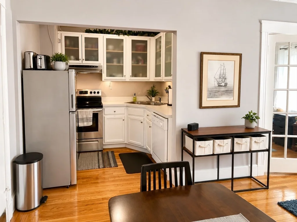 1 bed, 1 bath apartment for rent at 1607 Commonwealth Ave Unit 6, Brighton — photo 3 of 12