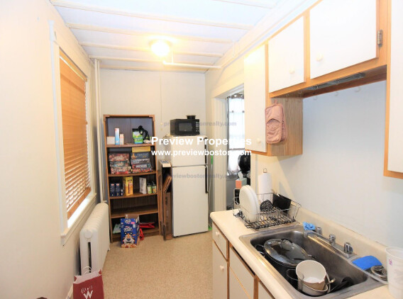Studio bed, 1 bath apartment for rent at 1607 Commonwealth Ave Unit 7, Brighton — photo 5 of 7
