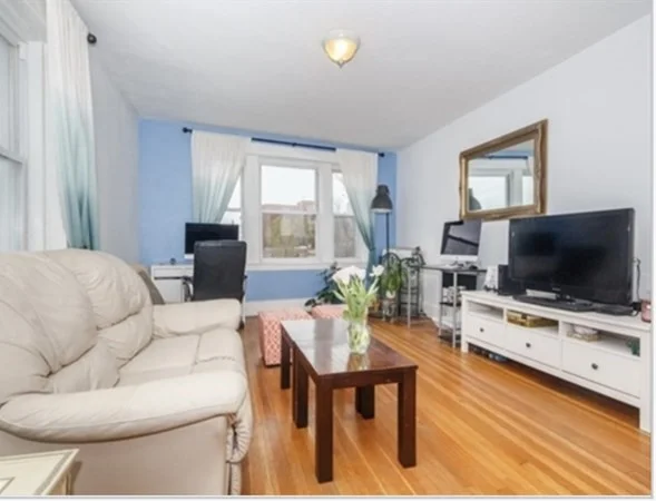 1 bed, 1 bath apartment for rent at 1607 Commonwealth Ave Unit 8, Brighton — photo 2 of 8