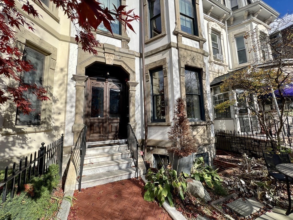 3 bed, 2 bath apartment for rent at 1607 Tremont St Unit 1, Mission Hill — photo 16 of 16