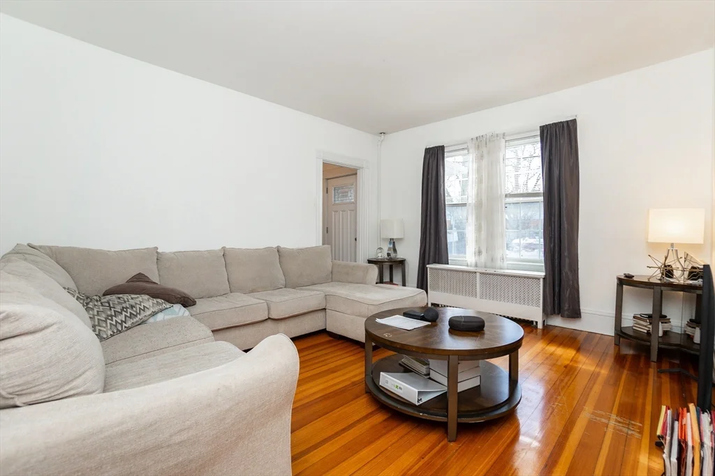 3 bed, 1 bath apartment for rent at 161 Bates Ave Unit 161, West Quincy — photo 4 of 26