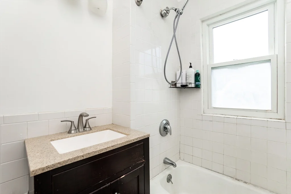 3 bed, 1 bath apartment for rent at 161 Bates Ave Unit 161, West Quincy — photo 18 of 26