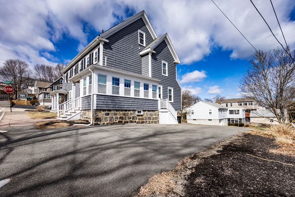 3 bed, 1 bath apartment for rent at 161 Bates Ave Unit 161, West Quincy — photo 1 of 26