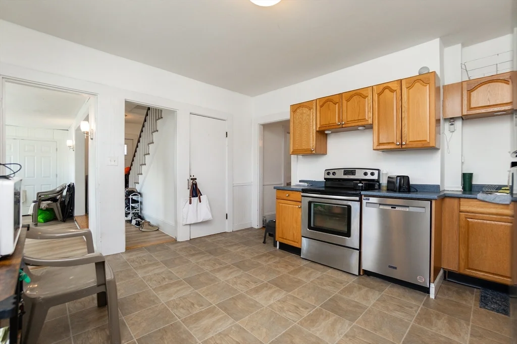 3 bed, 1 bath apartment for rent at 161 Bates Ave Unit 161, West Quincy — photo 9 of 26