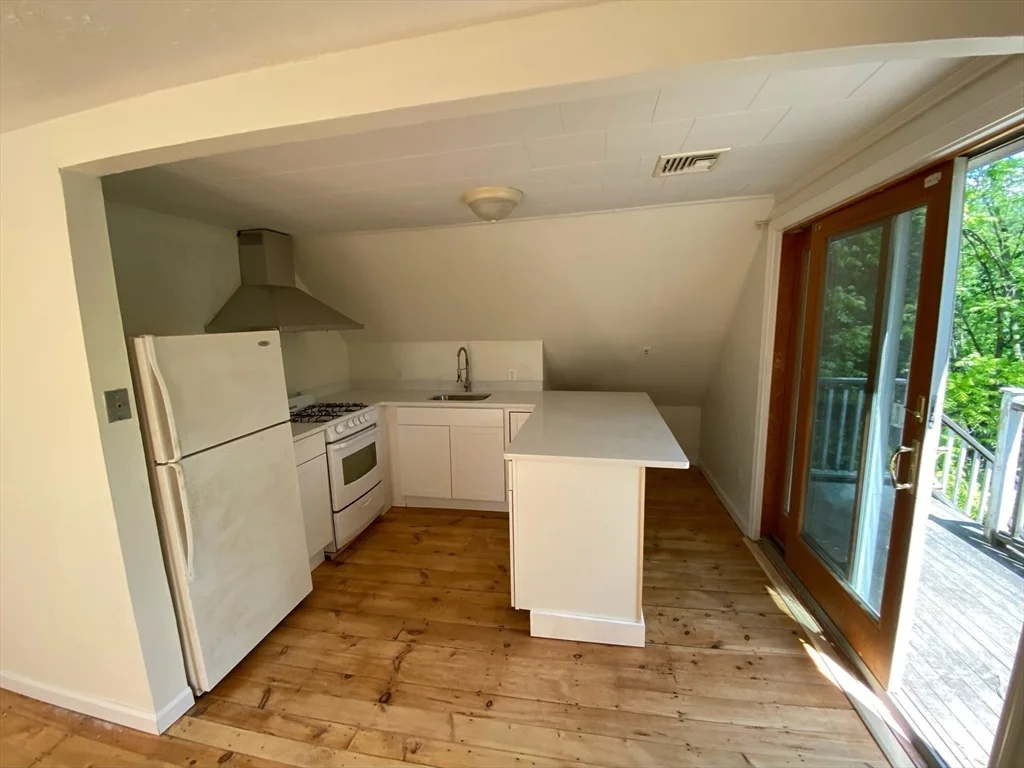 1 bed, 1 bath apartment for rent at 161 Cedar St Unit 3, Milford — photo 6 of 6