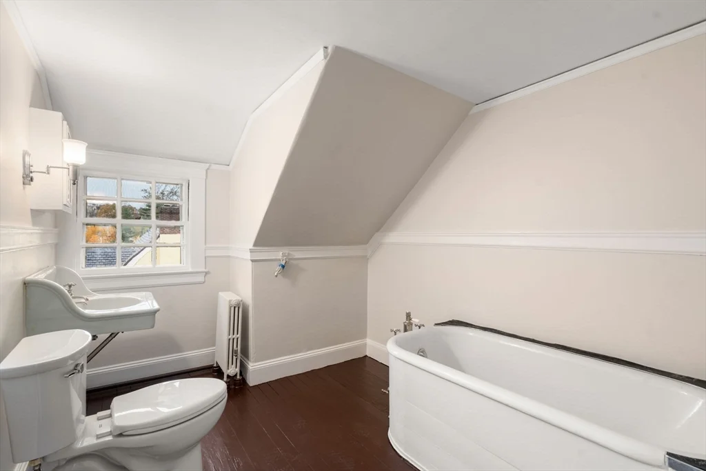 5 bed, 3 bath apartment for rent at 161 Clinton Rd, Fisher Hill — photo 11 of 13