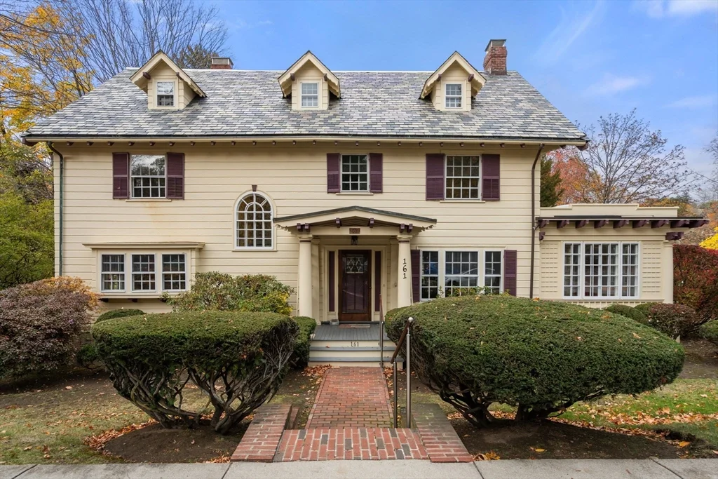 5 bed, 3 bath apartment for rent at 161 Clinton Rd, Fisher Hill — photo 1 of 13