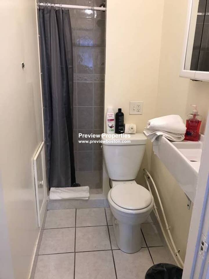 1 bed, 1 bath apartment for rent at 161 Endicott St Unit 4RP, North End — photo 6 of 7