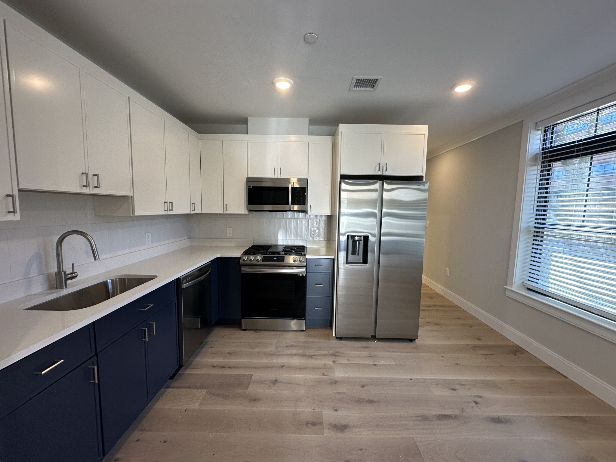 5 bed, 3 bath apartment for rent at 161 Everett St Unit 305E, Brighton — photo 3 of 17