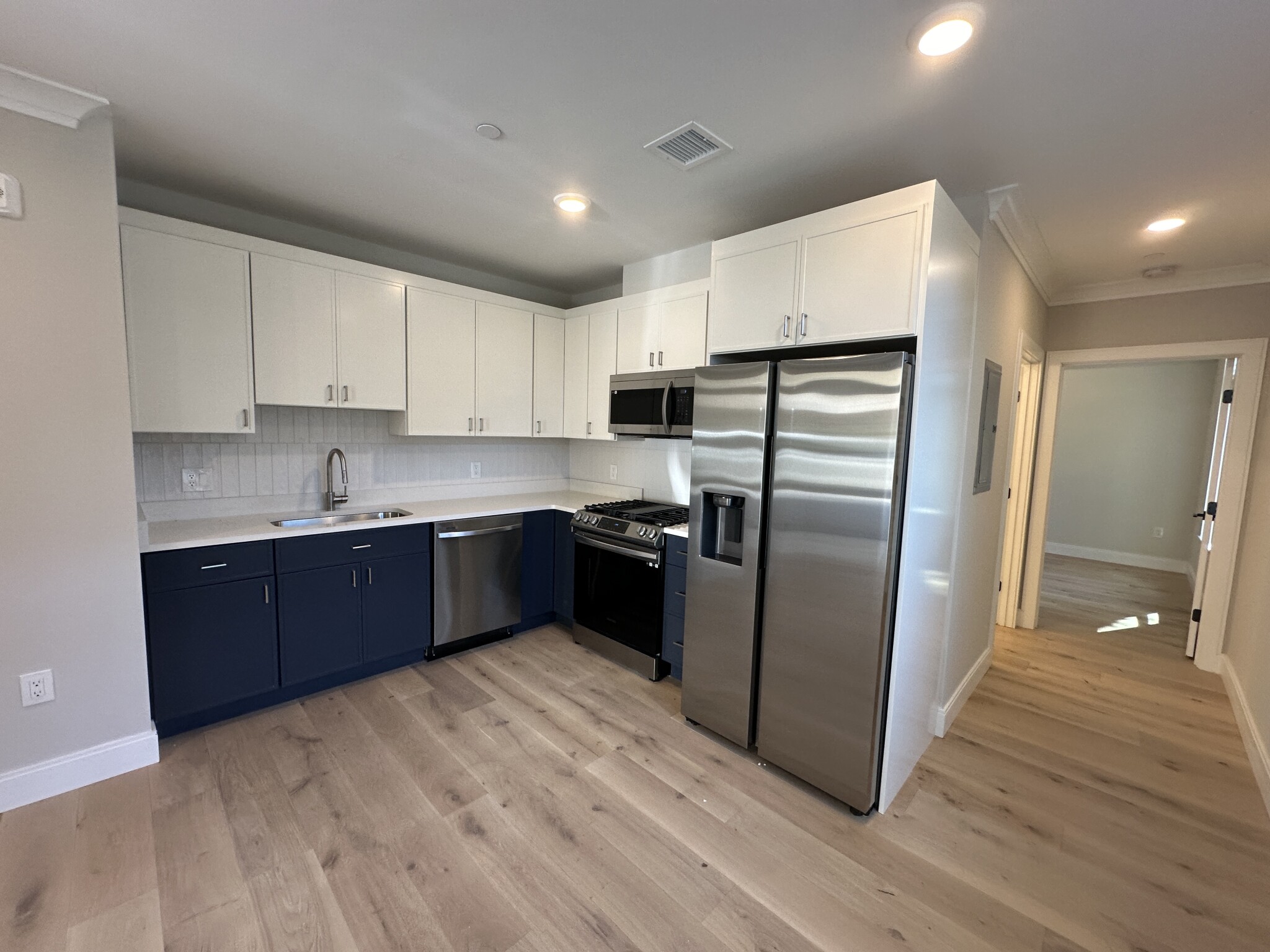 5 bed, 3 bath apartment for rent at 161 Everett St Unit 305E, Brighton — photo 2 of 17