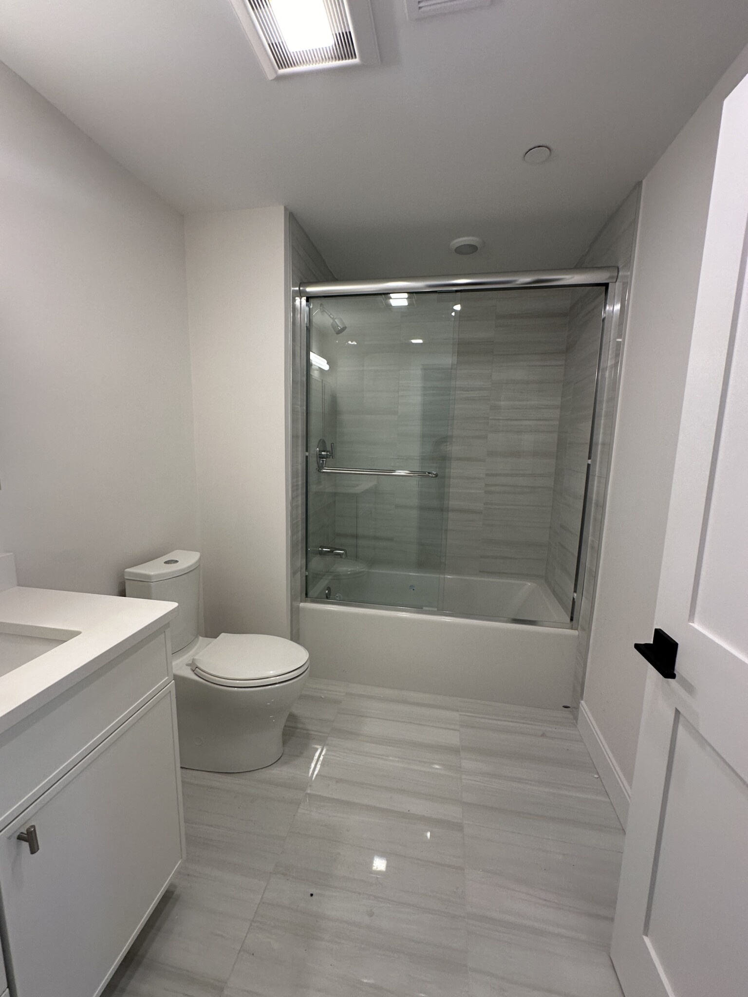 5 bed, 3 bath apartment for rent at 161 Everett St Unit 305E, Brighton — photo 16 of 17