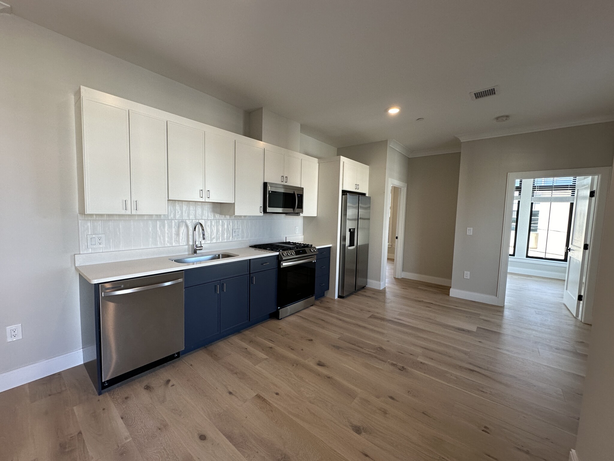 4 bed, 2.5 bath apartment for rent at 161 Everett St Unit 306E, Brighton — photo 3 of 28