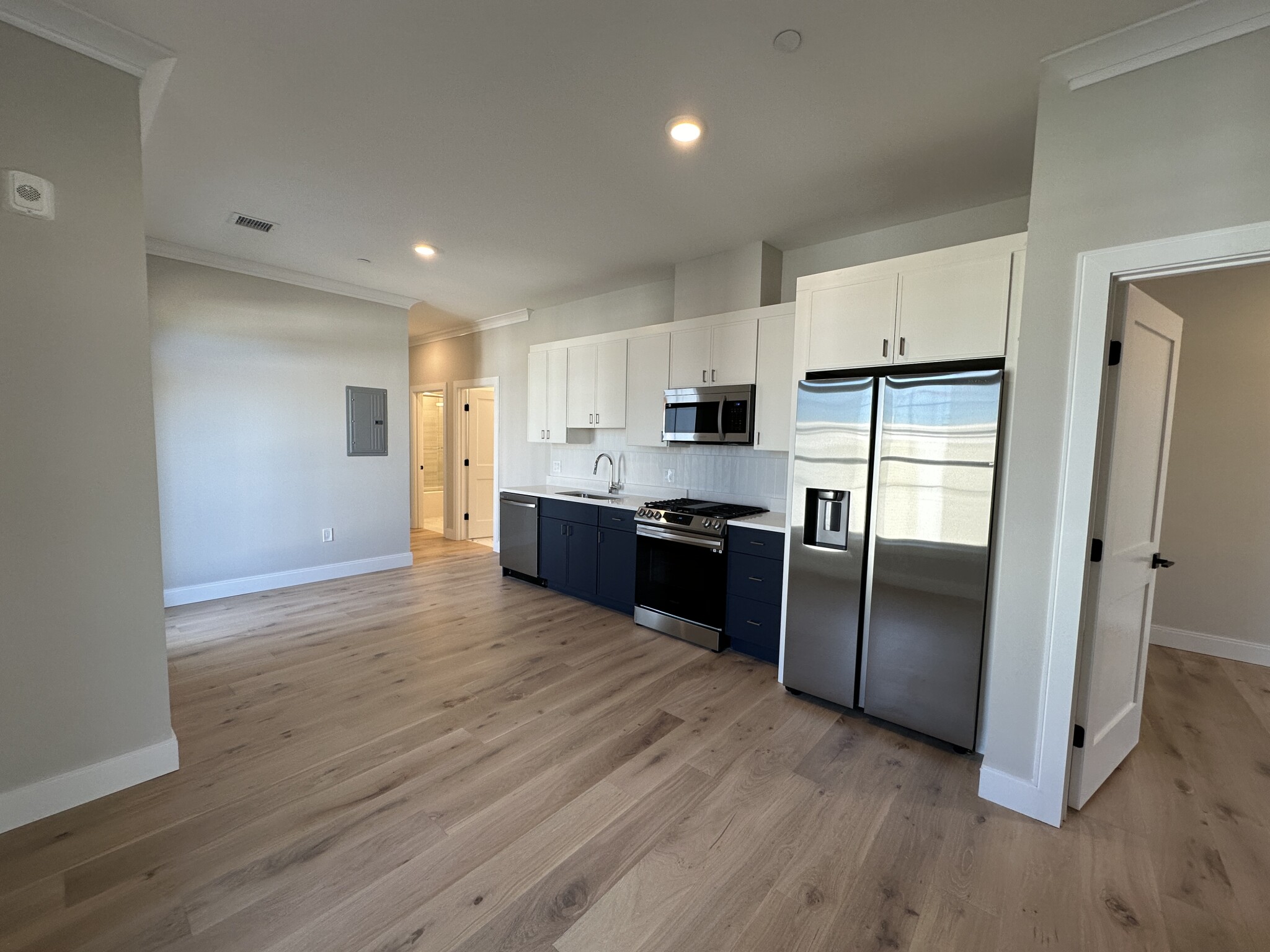 4 bed, 2.5 bath apartment for rent at 161 Everett St Unit 306E, Brighton — photo 5 of 28