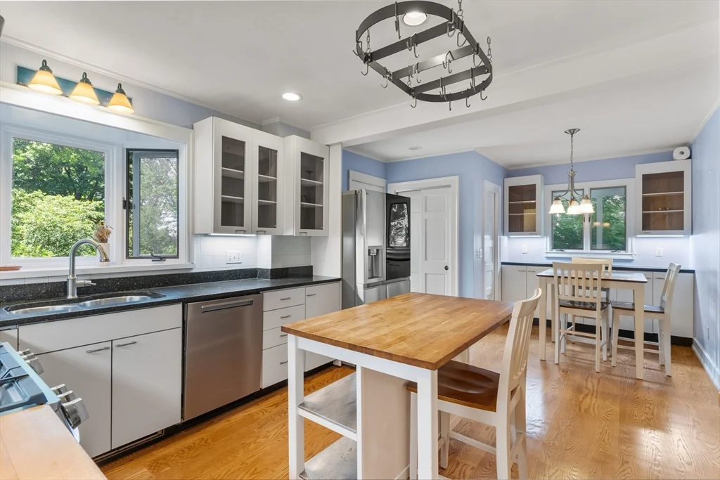 6 bed, 1 bath apartment for rent at 161 Highland Ave Unit n/a, Winchester — photo 5 of 28