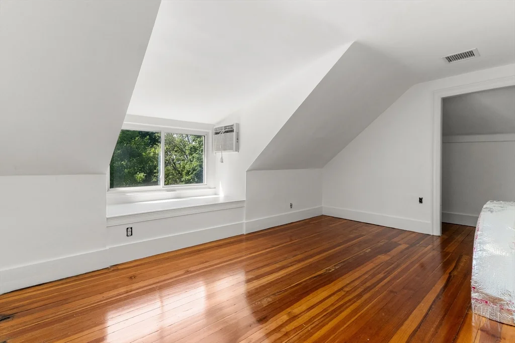 6 bed, 1 bath apartment for rent at 161 Highland Ave Unit n/a, Winchester — photo 21 of 28