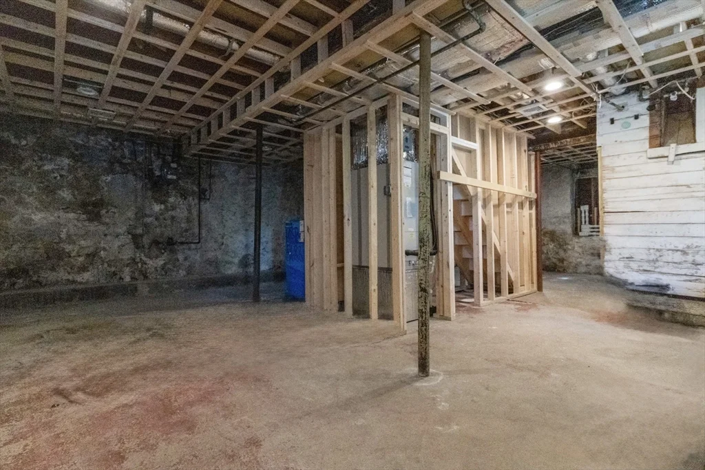 6 bed, 1 bath apartment for rent at 161 Highland Ave Unit n/a, Winchester — photo 23 of 28