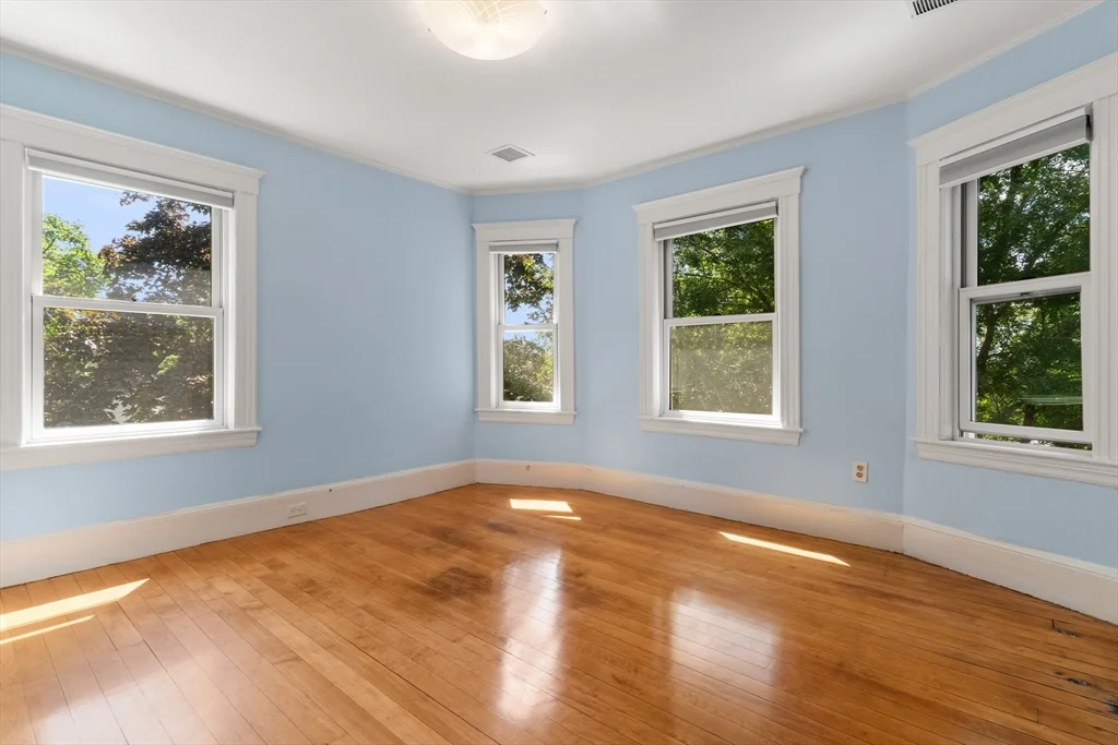 6 bed, 1 bath apartment for rent at 161 Highland Ave Unit n/a, Winchester — photo 17 of 28