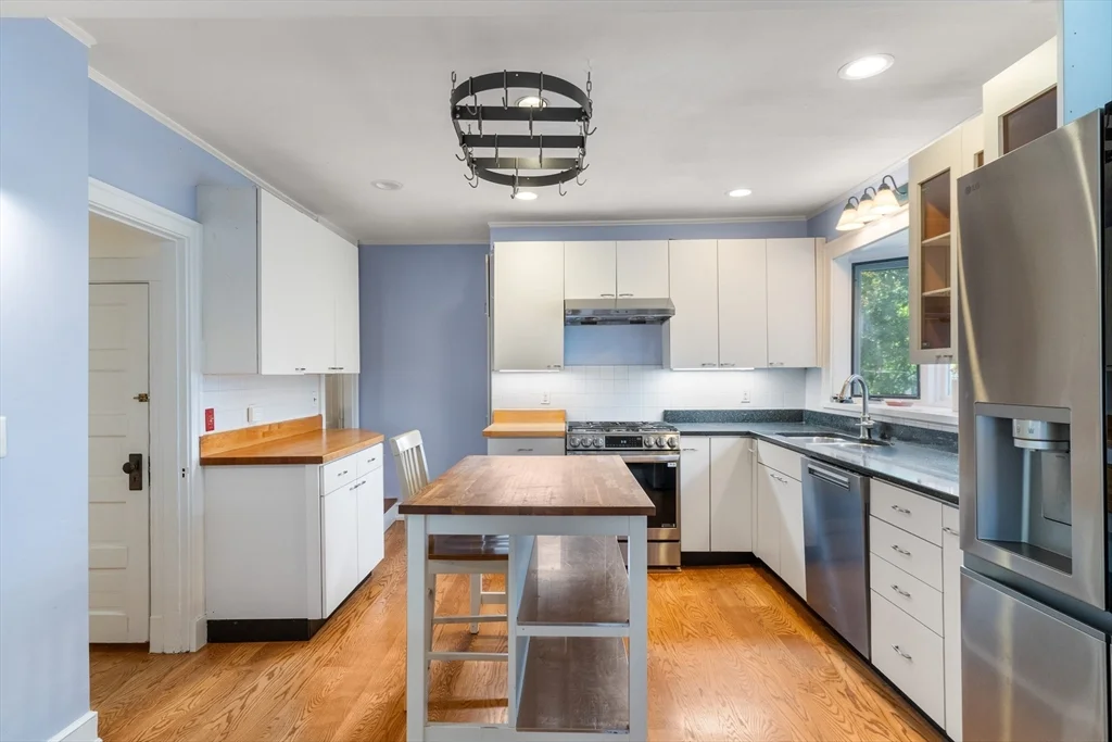 6 bed, 1 bath apartment for rent at 161 Highland Ave Unit n/a, Winchester — photo 6 of 28
