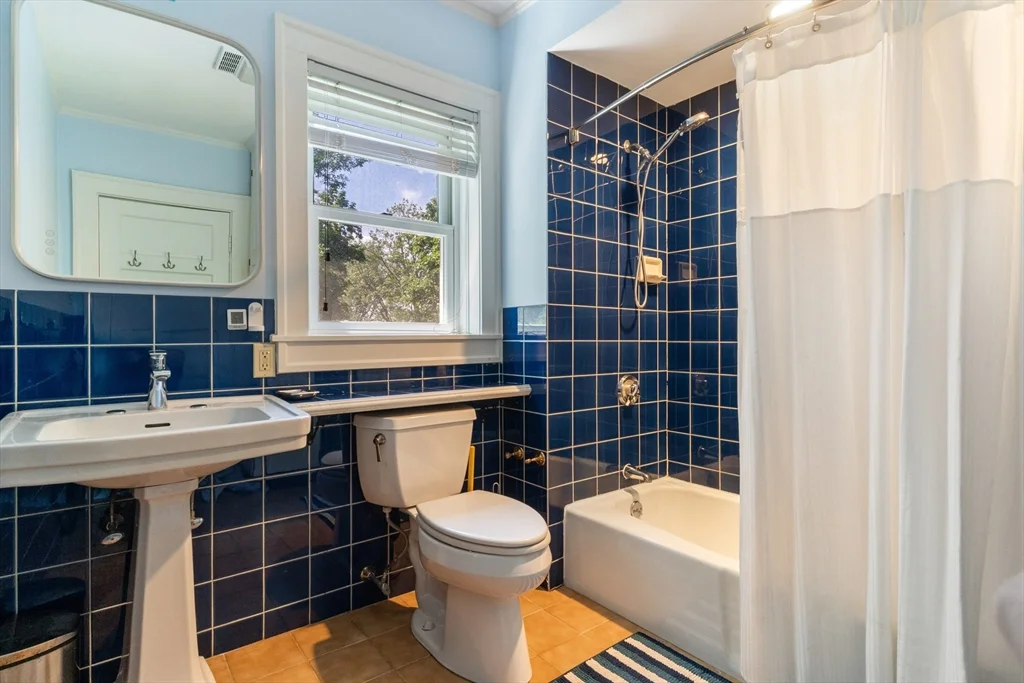 6 bed, 1 bath apartment for rent at 161 Highland Ave Unit n/a, Winchester — photo 19 of 28