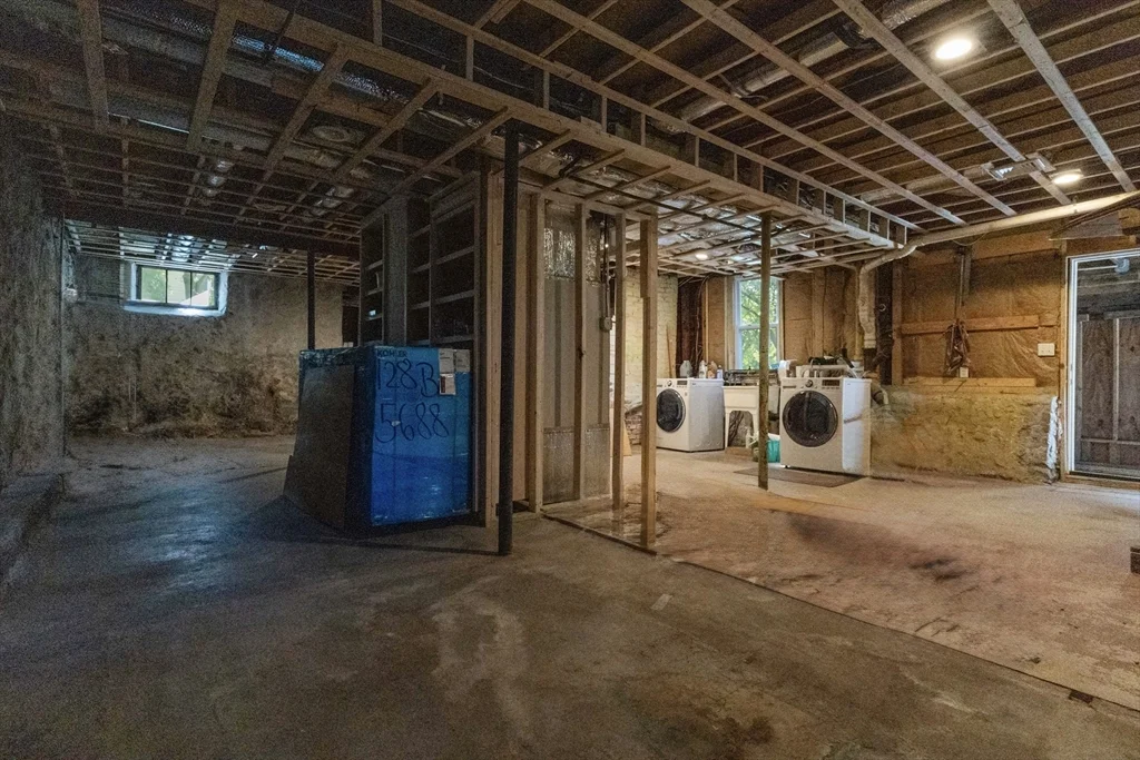 6 bed, 1 bath apartment for rent at 161 Highland Ave Unit n/a, Winchester — photo 24 of 28