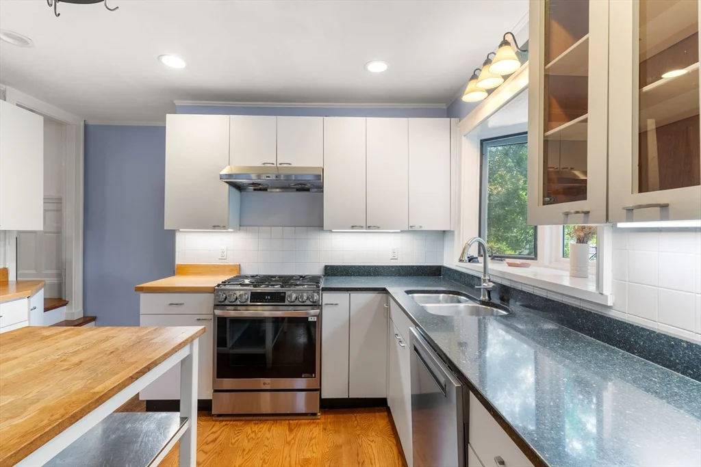 6 bed, 1 bath apartment for rent at 161 Highland Ave Unit n/a, Winchester — photo 4 of 28