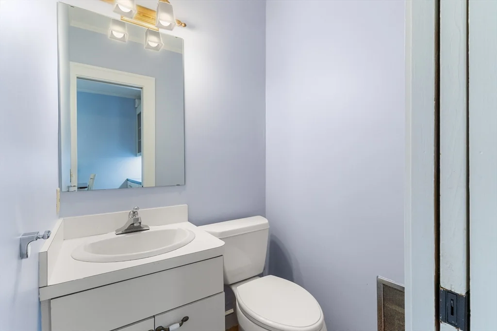 6 bed, 1 bath apartment for rent at 161 Highland Ave Unit n/a, Winchester — photo 7 of 28