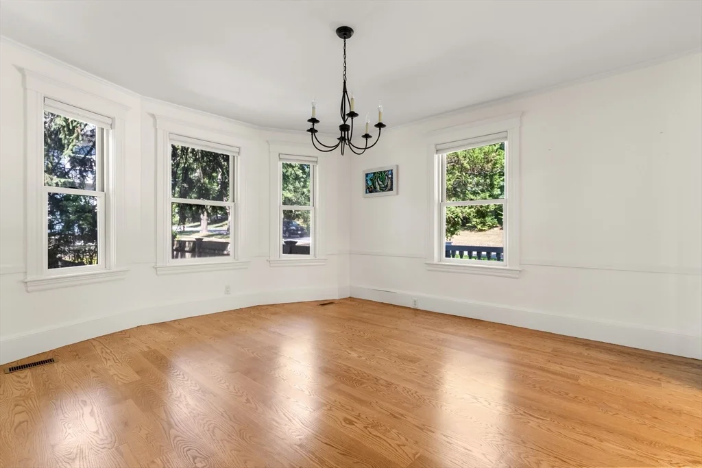 6 bed, 1 bath apartment for rent at 161 Highland Ave Unit n/a, Winchester — photo 8 of 28