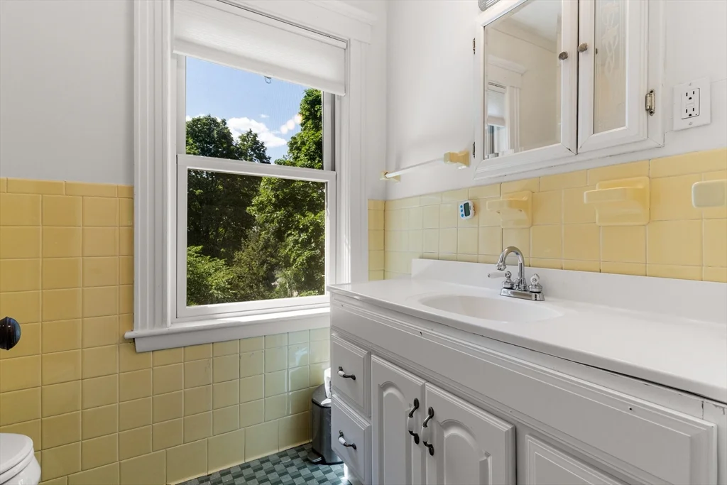 6 bed, 1 bath apartment for rent at 161 Highland Ave Unit n/a, Winchester — photo 13 of 28
