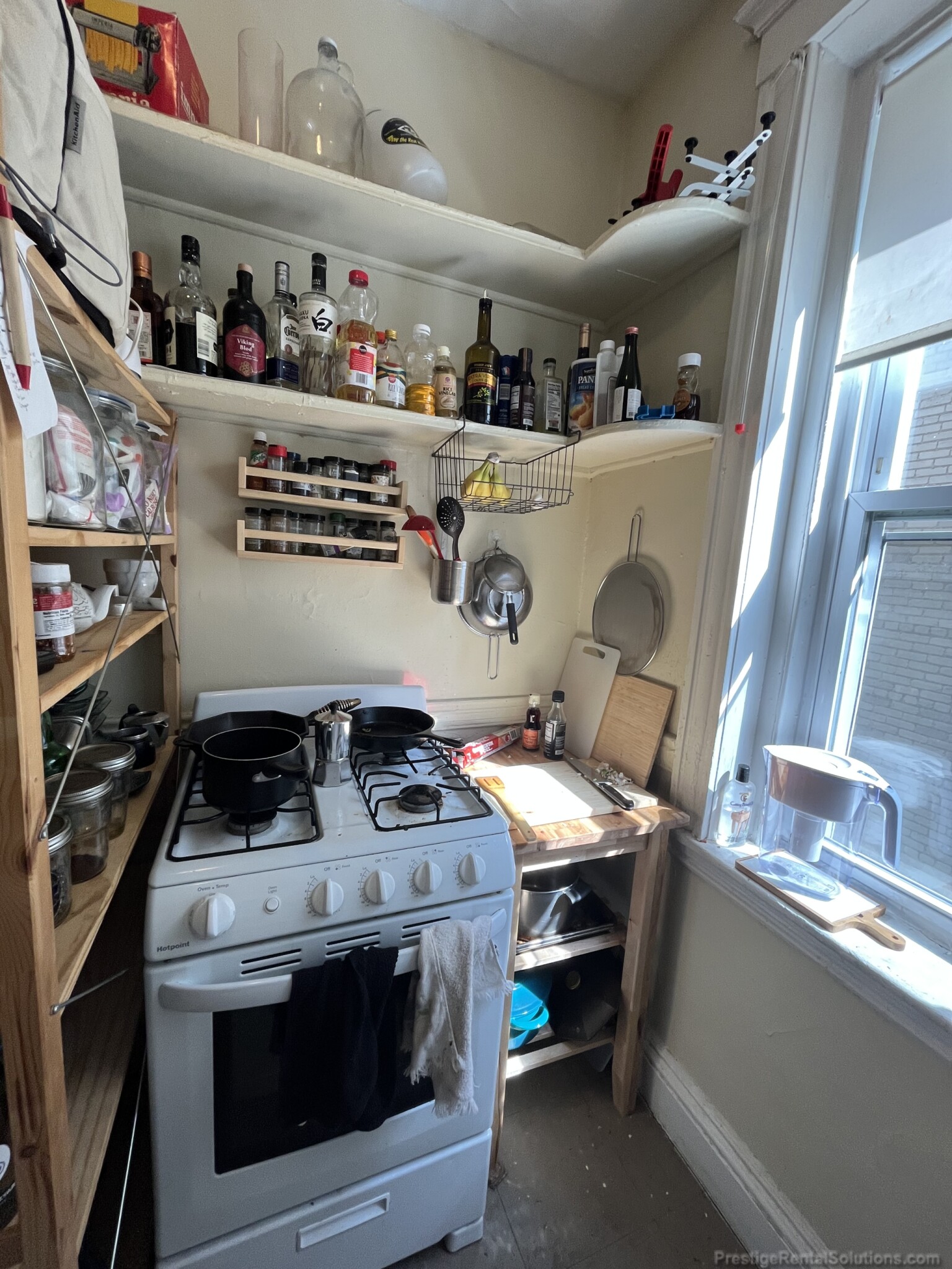 1 split bed, 1 bath apartment for rent at 161 Kelton St Unit 21, Allston — photo 3 of 13